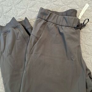 Lululemon gray joggers size 8